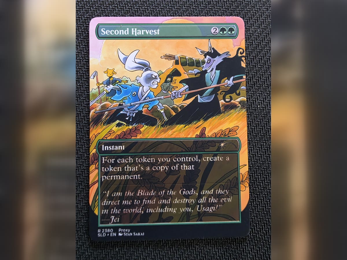 Non-foil tier, close up